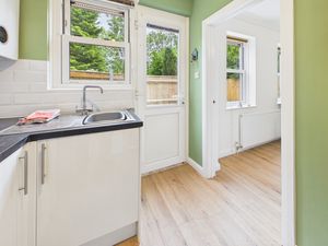 KITCHEN- click for photo gallery